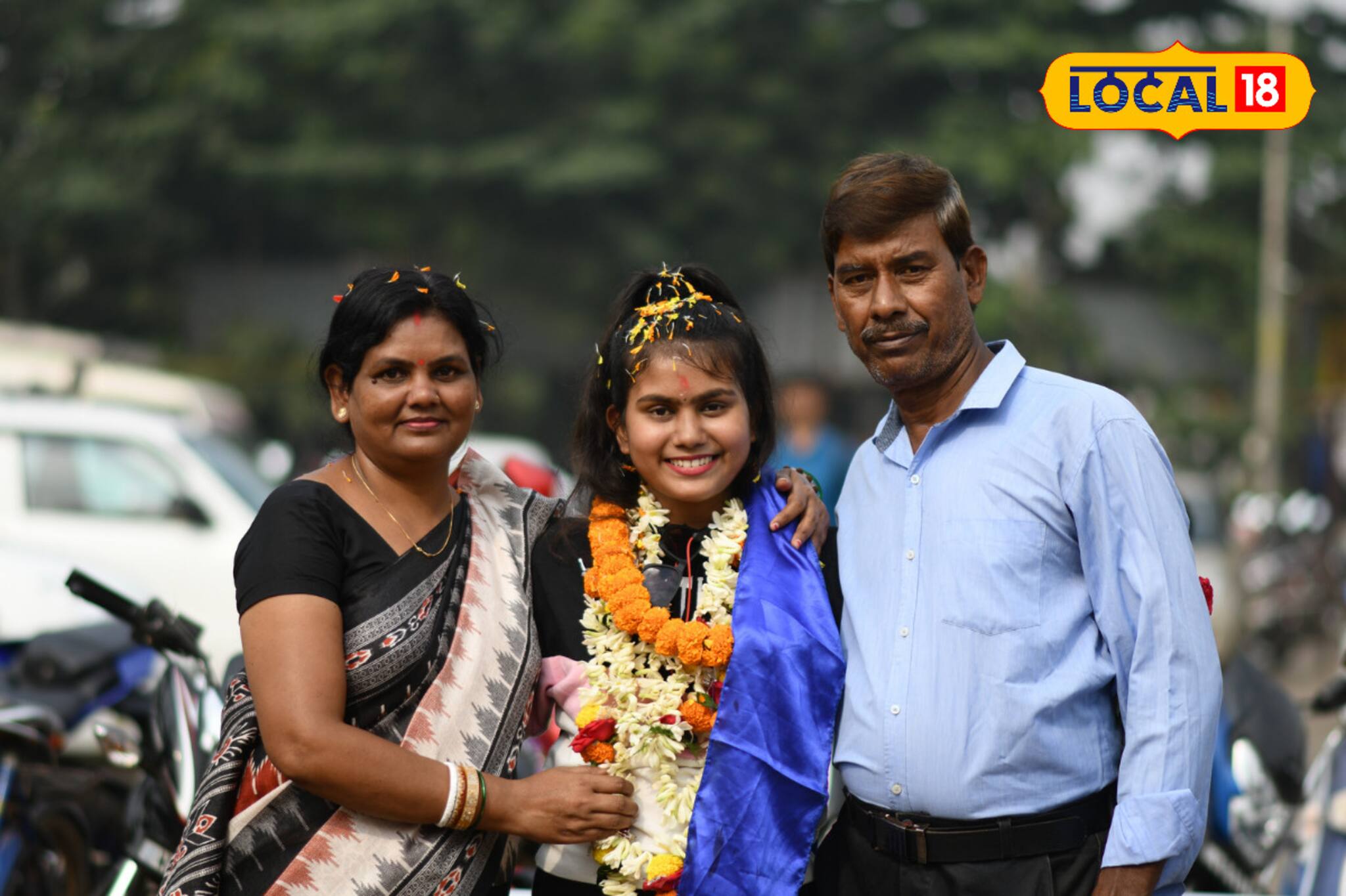 এক চিলতে ঘরে অনুশীলন করেই রিয়্যালিটি শো-এ নাম উজ্জ্বল অভাবী অটোচালকের মেয়ের