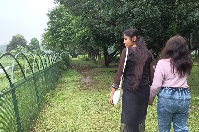 এই পরিযায়ী পাখিদের দল প্রচুর পাখি প্রেমীদের মন সহজেই আকর্ষণ করে নেয়। প্রতি বছর শীতের মরশুমে প্রচুর পর্যটকদের আগমন ঘটে এই রসিকবিল মিনি জু-এর মধ্যে।