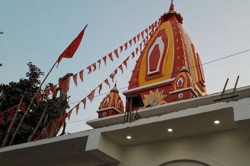 বড়মার কাছে কিছু মন থেকে চাইলে কাউকেই খালি হাতে ফেরার না মা। তাই মানসিক পুজোর জন্য মন্দিরে ছটার পর কথা বলতে পারেন কমিটির সঙ্গে