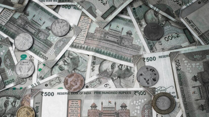 এটি সরকারের EEE প্রকল্পের অন্তর্ভুক্ত। EEE মানে Exempt। প্রতি বছর আমানতের উপর কর ছাড় দাবি করার একটি বিকল্প রয়েছে। প্রতি বছর প্রাপ্ত সুদের উপর কোনও কর দিতে হবে না। অ্যাকাউন্ট ম্যাচিওর হলে, পুরো টাকার পরিমাণ ট্যাক্সমুক্ত হবে।
