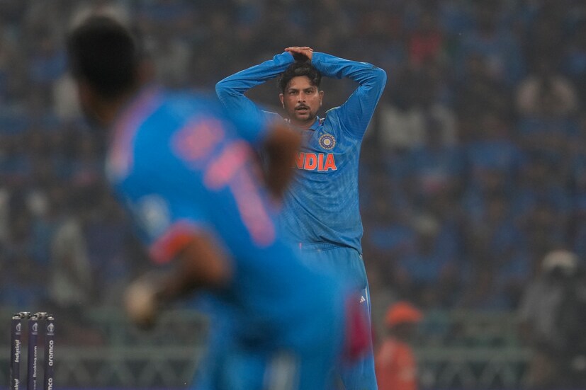  মহম্মদ শামি, বুমরাহর মারকাটারি স্পেল হোক কিংবা কুলদীপের স্পিনের ছোবল – মাথা তুলতে পারেননি ইংল্যান্ডের ব্যাটাররা। বিশেষ করে কুলদীপের কথা তো বলতেই হয়। ডানহাতি বাটলারকে যেভাবে আউট করলেন, তাতে অনেকেই বলছেন, এটাই ‘বল অফ দ্য টুর্নামেন্ট’। অফ স্টাম্পের বাইরে পড়ে প্রায় সাড়ে ৭ ডিগ্রি বাঁক নিয়ে ভিতরে ঢুকে আসে কুলদীপের ডেলিভারি। ছিটকে দেয় বাটলারের মিডল স্টাম্প। এই ম্যাচেই বড় ভুল করে বসেন রোহিত শর্মা। ম্যাচের পর সেটাই ফাঁস করে দিলেন কুলদীপ। Photo: AP