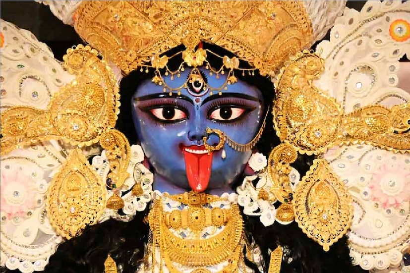 *বোলপুরে নিচু পট্টির বাড়িপুকুরের কালীপুজো এলাকায় 'কেষ্ট কালী' নামে পরিচিত অর্জন করেছে। এ বারে পুজোর ভার গিয়েছে অনুব্রতর ভাই এবং পাড়া প্রতিবেশীদের হাতে। 