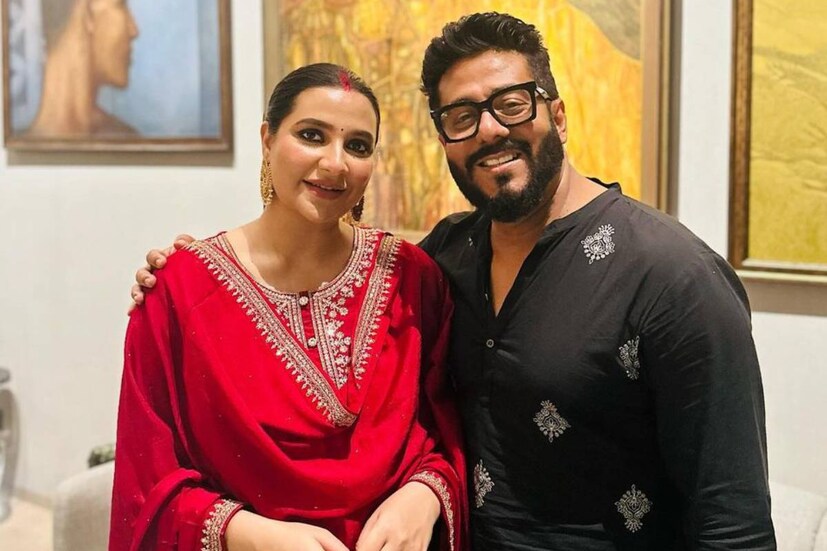 আর মাত্র কয়েক দিনের অপেক্ষা। তিন থেকে চার হবেন তাঁরা। রাজ চক্রবর্তী এবং শুভশ্রী গঙ্গোপাধ্যায়। পুজোয় চুটিয়ে আনন্দ করেছেন তারকা দম্পতি।