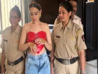 ভিডিও-তে দেখা গিয়েছিল যে, অভিনেত্রী উরফি জাভেদকে ‘গ্রেফতার’ করে গাড়িতে তুলছেন দুই মহিলা পুলিশকর্মী