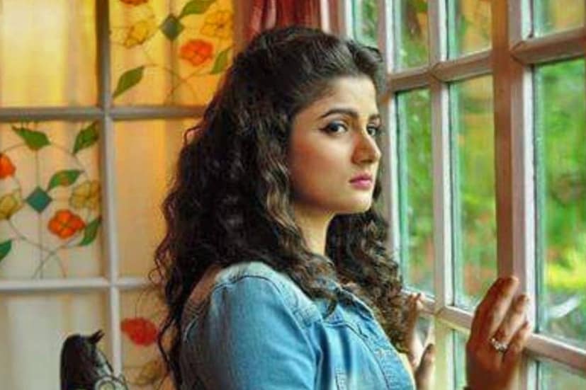 সম্পর্কের ওঠাপড়ার মধ্যে দিয়েই জীবনে এগিয়ে গিয়েছেন শ্রাবন্তী। তবুও কি জীবনের না-পাওয়াগুলো ভাবায় তাঁকে? সম্প্রতি শ্রাবন্তীর একটি পোস্ট দেখে তেমনই প্রশ্ন উঠছে অনুরাগীমহলে।