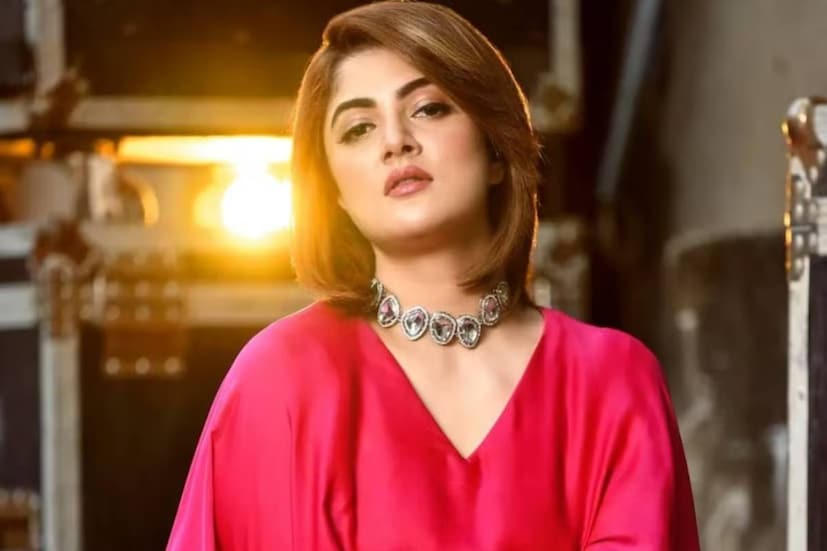 পোস্টটি কিছু ক্ষণের মধ্যেই মুছে দেন শ্রাবন্তী। অনুরাগীদের একাংশ মনে করছেন, মানসিক অবসাদের কারণেই এমন মন্তব্য করেছেন অনুরাগী। কেউ কেউ আবার বলছেন, নিছক ভুল করেই এই পোস্ট শ্রাবন্তীর। কিন্তু আসল কারণটি কী, তা এখনও অজানা। 