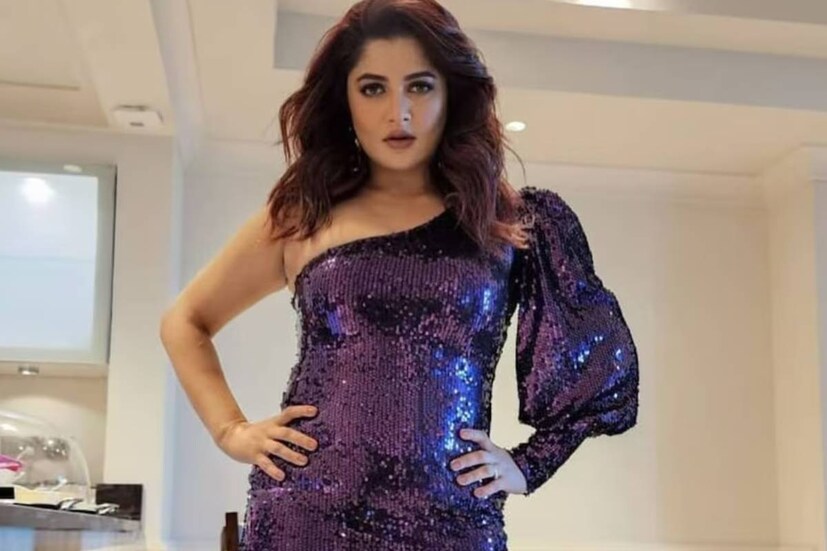 ব্যক্তিগত প্রোফাইল থেকে একটি পোস্ট করেন শ্রাবন্তী। সেখানে অভিনেত্রী লেখেন, 'যখন চাইলাম, তখন পেলাম না। এখন পেয়ে কী লাভ। চাওয়া আর পাওয়া হারিয়ে গিয়েছে। আশাটাই যে পাপ।'