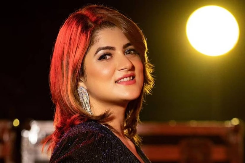 শ্রাবন্তীর জীবনে প্রেম এসেছে বারবার। সেই প্রেম দীর্ঘস্থায়ী হয়নি। তিন বার সংসার পেতেছেন অভিনেত্রী। কিন্তু তাসের ঘরের মতো তা-ও ভেঙে গিয়েছে।