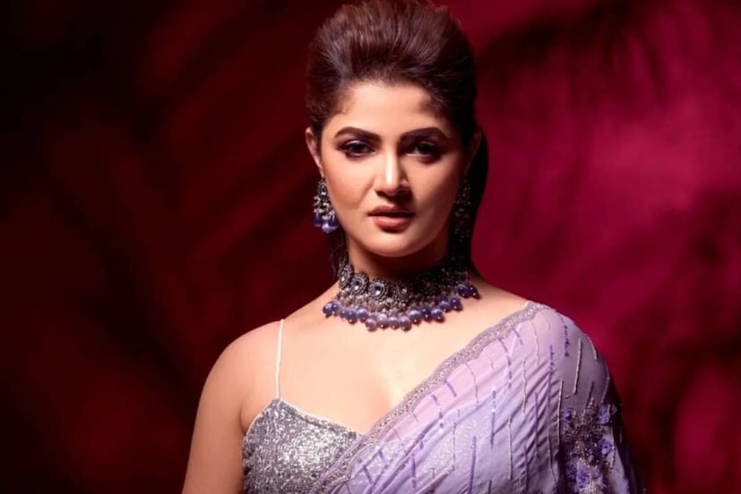 শ্রাবন্তী চট্ট্যোপাধ্যায়। টলিউডে প্রথম সারির নায়িকাদের তালিকায় তাঁর নাম অচিরেই রাখা যায়। কাজের পাশাপাশি শ্রাবন্তীর ব্যক্তিগত জীবন নিয়েও চর্চা নেহাত কম নয়।