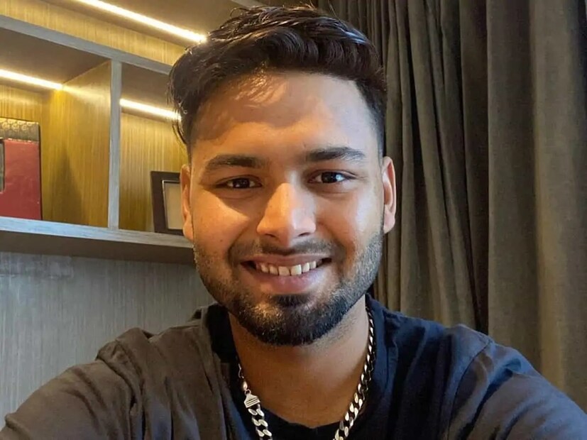 ভারতীয় দল বর্তমানে  বিশ্বকাপ খেলছে, যেখানে এটি এখনও পর্যন্ত অপরাজিত টিম ইন্ডিয়া৷ সেমিফাইনালের জন্য যোগ্যতা অর্জন করে ফেলেছে তারা৷  বিশ্বকাপের পরে, ভারতীয় দলকে অস্ট্রেলিয়ার বিরুদ্ধে ৫ ম্যাচের টি-টোয়েন্টি সিরিজও খেলতে হবে এবং এই সিরিজের পরে, ভারতীয় দল দক্ষিণ আফ্রিকা সফরে যাবে যেখানে তাকে তিনটি ফর্ম্যাটেই সিরিজ খেলতে হবে। ওয়াকিবহাল মহলের ধারণা সেই সিরিজের পরপরেই ঋষভ পন্থ ফের ভারতীয় দলে কামব্যাক করতে পারেন৷
