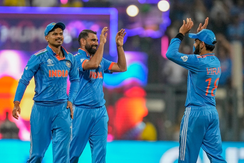 শ্রীলঙ্কার বিরুদ্ধে ভারতের দুরন্ত জয়ে গুরত্বপূর্ণ ভূমিকা নিয়েছেন বাংলার পেসার মহম্মদ শামি। আগুনে স্পেলে ৫ উইকেট নিয়েছেন তারকা পেসার। এই ৫ উইকেটের স্পেলের সৌজন্যে ৫টি রেকর্ডও গড়েছেন মহম্মদ শামি। (Photo Courtesy- AP)