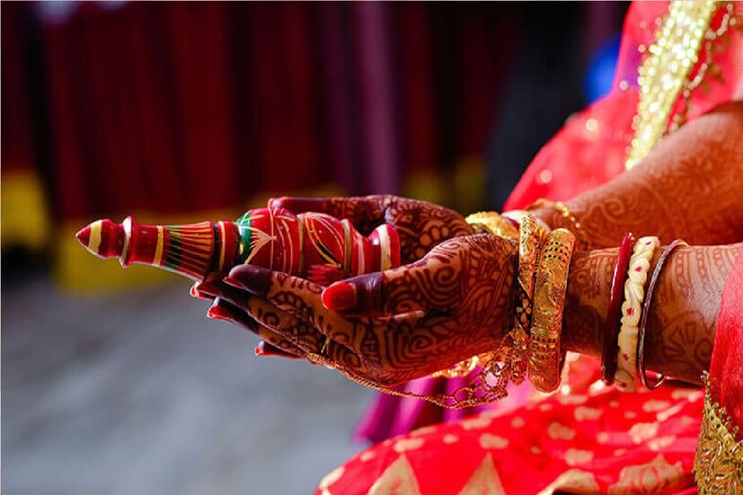 *জ্যোতিষ মতে, এ বছর জুলাই, অগাস্ট, সেপ্টেম্বর এবং অক্টোবর মাসে বিয়ের কোনও শুভ সময় ছিল না। কারণ এই সময়ে ভগবান বিষ্ণু যোগ নিদ্রায় চলে গিয়েছিলেন। তাই সেই সময়কালে যে কোনও শুভ কাজ বন্ধ ছিল। সংগৃহীত ছবি।