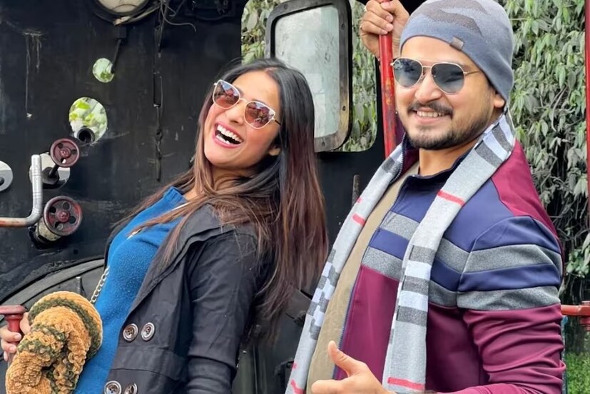 জানা গিয়েছে চলতি মাসেই বিয়ে পিঁড়িতে বসতে চলেছেন তাঁরা। ২৭ নভেম্বর ঠিক হয়েছে বিয়ের দিন হিসেবে। ৩০ নভেম্বর তাঁদের বউভাতের অনুষ্ঠান হবে।