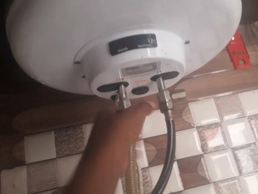 গিজারে টাইমার সেট করলে গিজারের সময় কমে যায়। এই কারণে অকারণ অতিরিক্ত বিদ্যুত খরচ হয় না উল্টে বিদ্যুৎ খরচ কমে যায়।