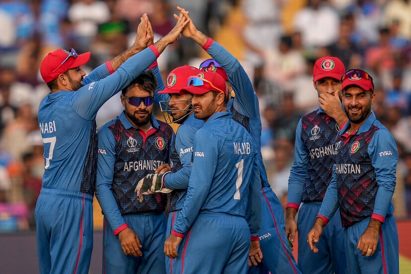আফগানিস্তান-নিউজিল্যান্ড এই দুই দলেরও ১২ পয়েন্টে পৌঁছানোর সুযোগ রয়েছে, পরপর ৩ ম্যাচে হারের কারণে নিউজিল্যান্ডের সেমিফাইনালে ওঠার আশা বেশ ধাক্কা খেয়েছে। বর্তমানে এই দলটি পয়েন্ট টেবিলের চতুর্থ স্থানে রয়েছে। ৭ ম্যাচে নিউজিল্যান্ডের পয়েন্ট ৮। কিউয়ি দলের পরের দুই প্রতিপক্ষ পাকিস্তান ও শ্রীলঙ্কা। Photo- AP