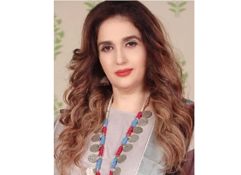 সুভাষ ঘাইয়ের ছবি পাওয়ার অভিজ্ঞতাও শেয়ার করেছেন তিনি। অভিনেত্রী বলেন, ‘‘আমি যখন তাঁর সঙ্গে দেখা করি তখন আমি জানতাম না যে আমি সুভাষ ঘাইয়ের সঙ্গে দেখা করতে যাচ্ছি। এরপর তিনি  বলেন, ৫ দিন পর তার বাড়িতে দেখা করতে যাই।’’ অভিনেত্রী জানান, এই কথা শুনে তিনি এতটাই উত্তেজিত হয়ে পড়েন যে ৫ দিনকে ৫ মাসের মতো মনে হত। অভিনেত্রী আরও জানান, ৫ দিন পর তিনি সুভাষ ঘাইয়ের বাড়িতে যান এবং ওই দিন তিনি আমার সঙ্গে তিনটি ছবিতে চুক্তিবদ্ধ হন।@officialsonikagill/Instagram