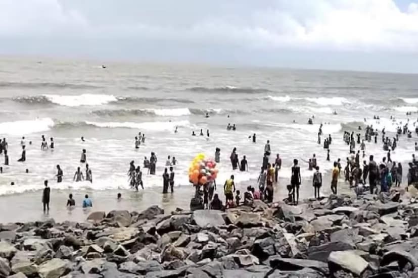 পুলিশ সুত্রের খবর, ধৃত যুবককে পুলিশি হেফাজতে নিয়ে ঘটনার সঙ্গে আর কোন বড় চক্র যুক্ত কিনা খতিয়ে দেখা হবে। ধৃত যুবকের নাম পুলক দাস (২৮)। বাড়ি কাঁথি থানার পাইলচ্ছিমপুর এলাকায়। Input- Saradindu Bhowmik
