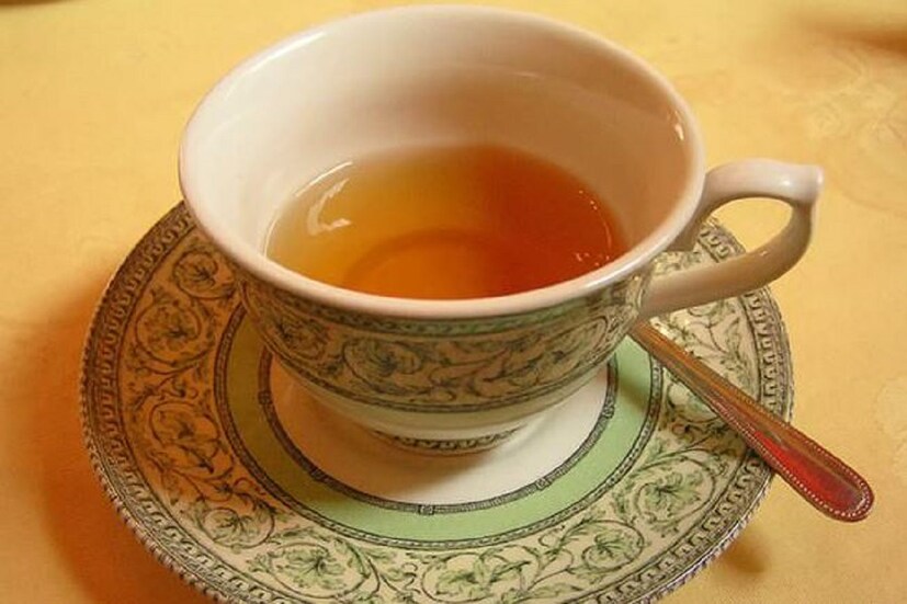 হজম চা হজমে সাহায্য করে বলে অনেকেই মনে করেন। অন্যদিকে, কফি কিছু মানুষের মধ্যে অ্যাসিডিটি এবং হজমের সমস্যা সৃষ্টি করতে পারে৷ Disclaimer:প্রতিবেদনের লেখা তথ্য News18বাংলার নিজস্ব মত নয়৷ সঠিক ফল পাওয়ার জন্য বিশেষজ্ঞের সঙ্গে যোগাযোগ করুন৷