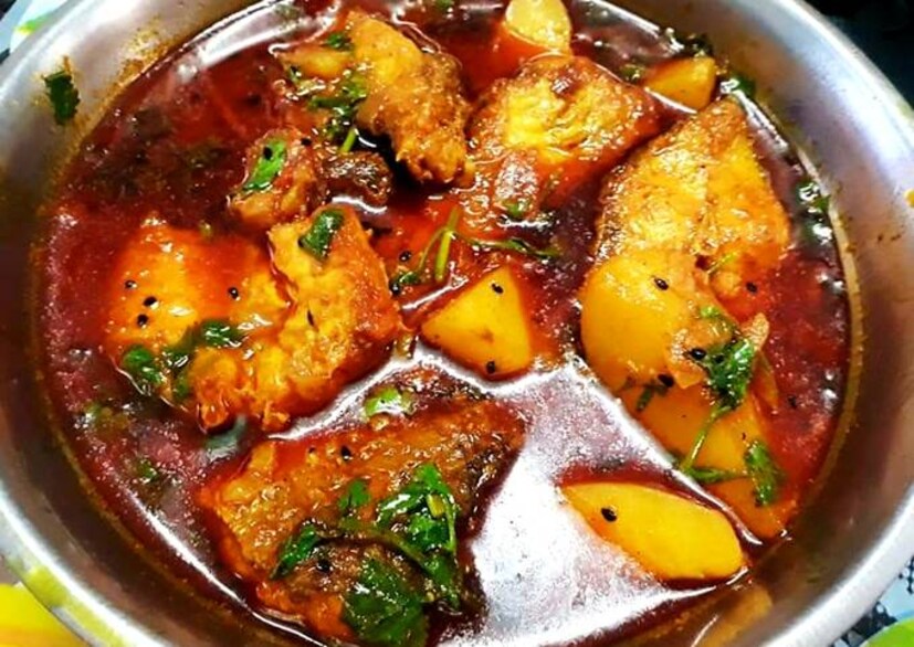 অনেকের শরীরেই রক্ত জমাট বাঁধার সমস্যা দেখা দেয়। এই সমস্যা কমাতে পারে রুই মাছ। নিয়মিত রুই মাছ খেলে রক্তপ্রবাহ বাড়ে, ইকোসোনোয়েড নামক হরমোনের মাত্রা কমে। এই রক্ত জমাট বাঁধার অন্যতম কারণ। এই হরমোন কমলে রক্ত জমাটের আশঙ্কাও কমে।