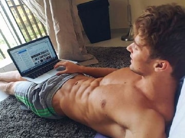 হস্তমৈথুন নিয়ে 5 টি ভুল ধারণা এখনই ভেঙে ফেলুন হস্তমৈথুন নিয়ে 5 টি ভুল ধারণা এখনই ভেঙে ফেলুন