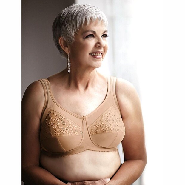 • Mastectomy Bra: যাঁরা ম্যাসাকটমি করিয়েছেন তাঁদের জন্যই বিশেষভাবে তৈরি করা হয়েছে এই ব্রা ৷ সিলিকন ব্রেস্ট যুক্ত করা রয়েছে এই ধরনের অন্তর্বাসের সঙ্গে ৷