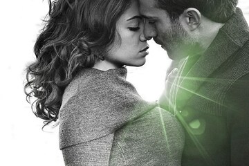 Qiz sikilgan va u farts. Kotibani ikki kishi sikdi