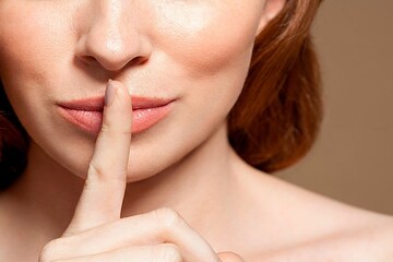 'সবচেয়ে বেশি মেক-আপ নিতে হয় যৌনাঙ্গে', এক পর্নতারকা জানালেন সব...