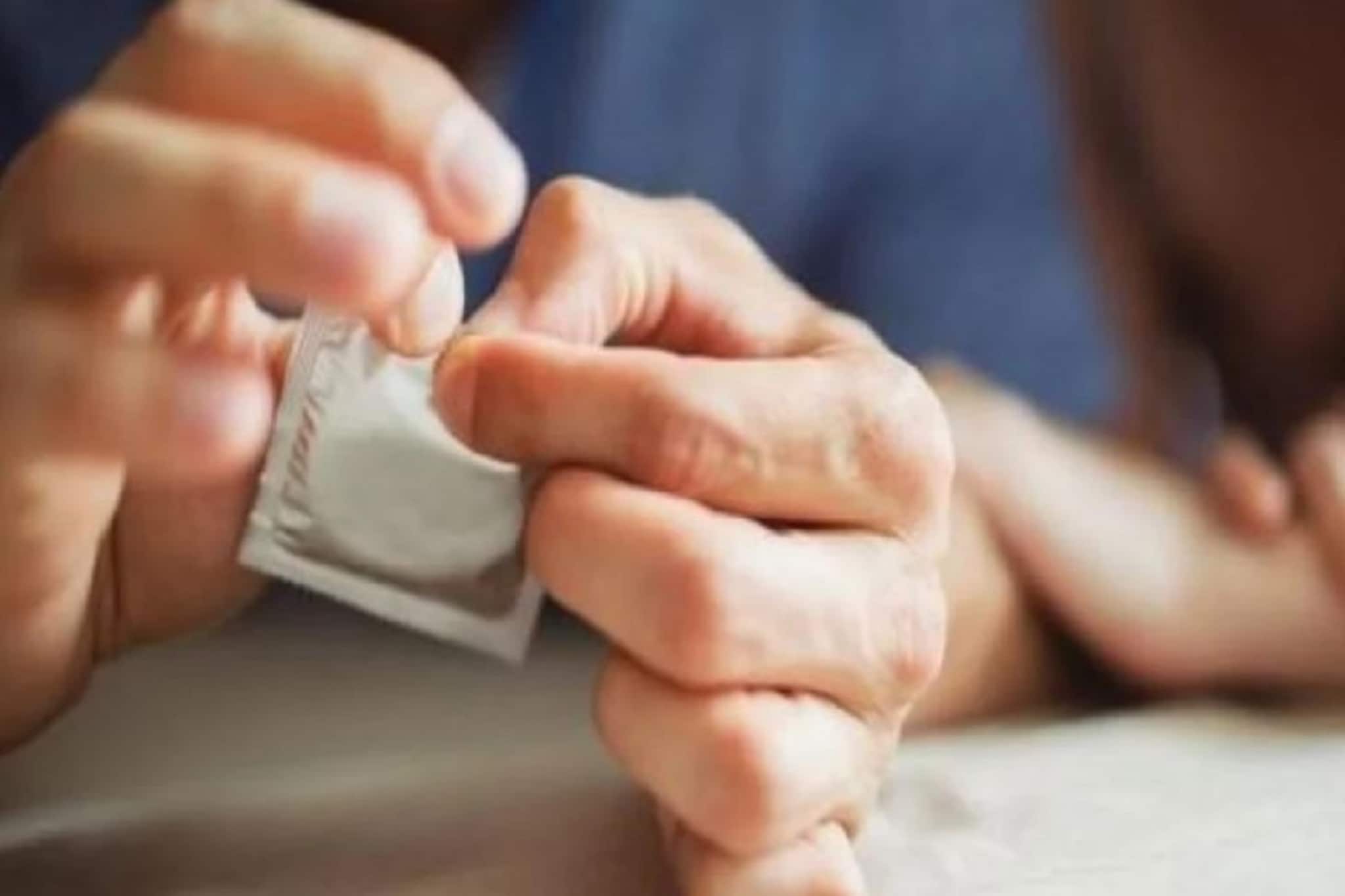 কন্ডোম ছাড়া সঙ্গম আদৌ কি বাঞ্ছনীয়? যৌন অসুখের এক অজানা দিকে আলোকপাত বিশেষজ্ঞার