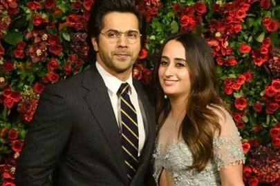 বরুণ ধাওয়ানও  গত দু'দিন হলো বিয়ের খবর প্রকাশ করছেন।  তাছাড়া সেভাবে নিজেদের ছবি পোস্ট করেন না তারা। তবে নাতাশাকে বিয়ের পরিকল্পনা ছিল ২০২০  সালেই।  কিন্তু করোনার জন্য  তা হয়ে ওঠেনি।  অবশেষে ২০২১ এর ২৪ জানুয়ারি  বিয়ের পিঁড়িতে বসছেন বরুণ নাতাশা। 
