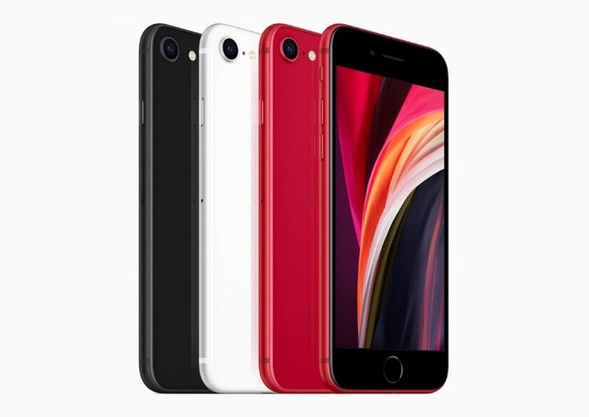 iPhone SE3: iOS 15-এ চালিত নতুন এই SE সিরিজের ফোনটিতে রয়েছে, A15 Bionic পারফর্মেন্স, 5G কানেক্টিভিটি, দীর্ঘ ব্যাটারি অভিজ্ঞতা প্রভৃতি। তিনটি রঙে এই ফোনটি পাওয়া যায়—মিডনাইট, স্টারলাইট এবং প্রোডাক্ট রেড। অ্যারো স্পেস গ্রেড অ্যালুমিনিয়াম এবং কাচের ডিজাইনে পাওয়া যায় ৪.৭ ইঞ্চি ডিসপ্লে। জল এবং ধুলো প্রতিরোধী ক্ষমতার জন্য এই ফোনটিকে IP67 রেটিং দেওয়া হয়েছে। রয়েছে ১২ মেগাপিক্সেলের ক্যামেরা। ৬৪, ১২৮ এবং ২৫৬ জিবি স্টোরেজ-সহ ফোনটি পাওয়া যাচ্ছে। দাম শুরু হচ্ছে ভারতীয় মুদ্রায় ৪৩,৯০০ চাকা থেকে।