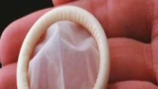 রিব্‌ড কন্ডোমের গা জুড়ে দাগ থাকে যা মিলনের সুখ বাড়িয়ে দেয়৷ 