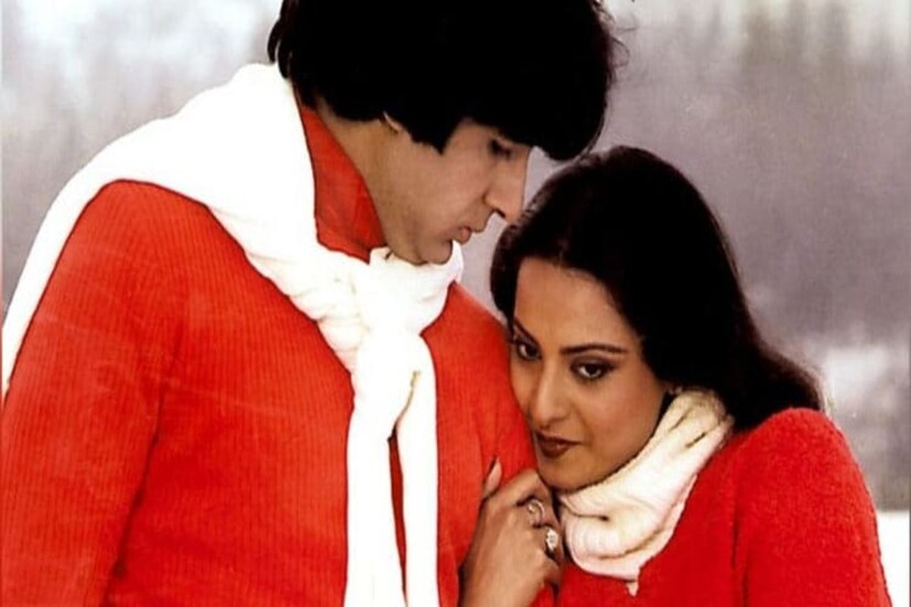 তাঁর মতে, রেখা নাকি পুরুষদের কুইঙ্গিত দিতেন এবং তাঁকে ‘ডাইনি’ তকমা দিতেও দ্বিধাবোধ করেননি। ১৯৭৬-এ নার্গিস বলেছিলেন, ‘‘সে (রেখা) পুরুষদের এমন ইঙ্গিত দিত যেন সহজেই পুরুষেরা তার কাছে যেতে পারে। কিছু মানুষের চোখে সে ডাইনির থেকে কম নয়। 