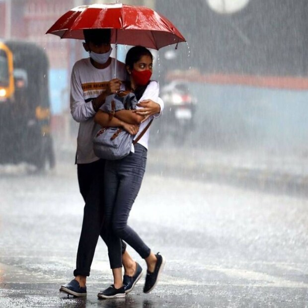 অন্যদিকে, বিদর্ভ ও ছত্তিশগড়ের কিছু এলাকায় বৃষ্টি হয়েছে। ওড়িশার উত্তরাঞ্চলের পাশাপাশি পূর্ব ঝাড়খণ্ড, পশ্চিমবঙ্গ, সিকিম এবং অরুণাচল প্রদেশেও প্রবল বাতাসের সঙ্গে বৃষ্টি হয়েছে গতকাল।