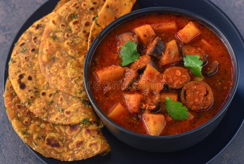 ভিলওয়াড়া শহরের রাধা কৃষ্ণ কলোনিতে ‘গুজরাত খামন’ নামে একটি খাবারের দোকান চালান শ্যামলাল আগরওয়াল।