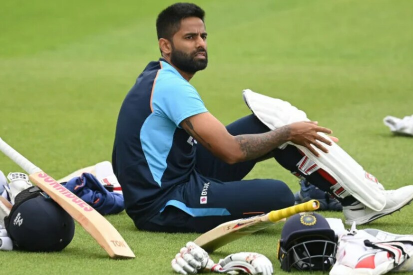 মাঠে এসে চিকিৎসকেরা প্রাথমিক চিকিৎসা করলেও খেলা চালিয়ে যেতে পারেননি সূর্যকুমার যাদব। মাঠ ছেড়ে বেরিয়ে যান তিনি। দলীপ ট্রফিতে সূর্যকুমার যাদব খেলতে পারবেন কিনা তা নিয়ে কিছু জানা যায়নি।
