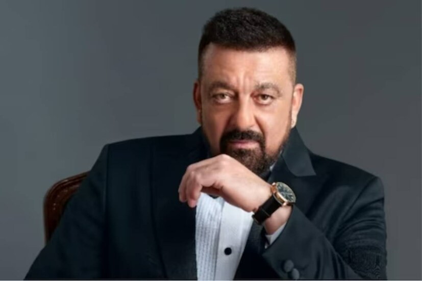 ১৯৮০-র দশক থেকে বি-টাউনে কেরিয়ার শুরু করেন সঞ্জয় দত্ত৷ ১৩০ টিরও বেশি চলচ্চিত্র রয়েছে অভিনেতার ঝুলিতে৷ অভিনেতার ফ্যান ফলোয়ারের সংখ্যাও প্রচুর। বলিউডের গন্ডি পেরিয়ে তিনি এখন দক্ষিণী ইন্ডাস্ট্রিতেও নিজের জায়গা করে নিয়েছেন৷ অভিনেতার বিতর্কে ভরা জীবন যেন চিত্রনাট্যের চেয়ে কম কিছু নয়৷