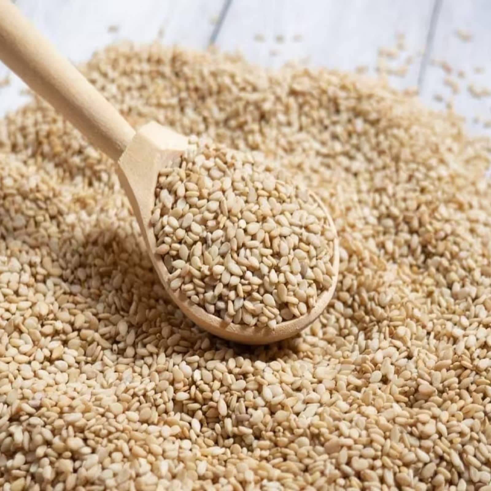 Black Vs White Sesame Seed সাদা না কালো তিল! শীতে কোনটা বেশি উপকারী? নিয়মিত খেলে কমবে ক্যানসার