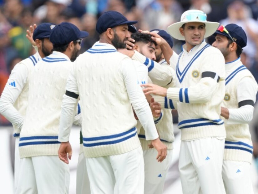 ভারতীয় দলের হয়ে লাল বলের ক্রিকেটে দীর্ঘ বছর সার্ভিস দিয়েছে পুজারা ও রাহানে। কিন্তু সাম্প্রতিক সময়ে তাদের ফর্ম ও বয়সের কারণে টেস্ট দলে সুযোগ হচ্ছে না তাদের। তার বদলে নতুন দের সুযোগ দেওয়া হচ্ছে।