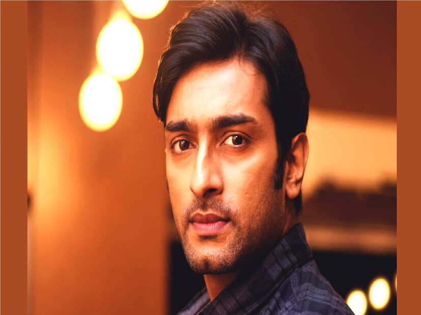 বেশ দাপটের সঙ্গে টলিউড ইন্ডাস্ট্রিতে নিজের জায়গা করে নিয়েছেন জিতু কমল৷ গত ২৪ নভেম্বর মুক্তি পেয়েছে জিতুর শেষ ছবি মানুষ৷ প্রথম জিৎ ও জিতুকে একসঙ্গে দেখতে চলেছে দর্শক৷ এছাড়াও আগামী বছর ২০২৪-এ মুক্তি পেতে চলেছে জিতুর চারটিে ছবি। 'বাবুসোনা', 'আপনজন', 'আমি আমার মতো' আর 'পদাতিক'। 'অপরাজিত'-ছবির পর জিতুকে আর ফিরে তাকাতে হয়নি৷
