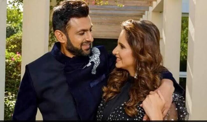 সুখের সংসার ছিল। তার পর ছেলে ইজহান এল তাঁদের জীবনে। তখনও সবই ঠিকঠাক। আচমকা তাল কাটল শোয়েবের সঙ্গে এক মহিলার পরকীয়ার গুঞ্জনে। 