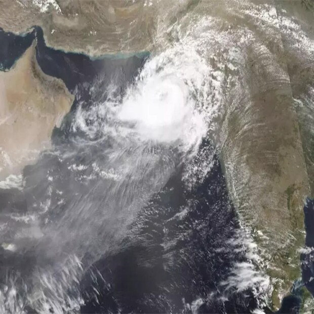 উত্তর-পূর্ব বর্ষা শুরু হওয়ার কারণে, যাকে প্রায়ই শীতকালীন বর্ষা বলা হয়, দক্ষিণের অনেক রাজ্যে বৃষ্টিপাত অব্যাহত রয়েছে। উত্তর-পূর্ব বর্ষা, অক্টোবর থেকে ডিসেম্বরের মধ্যে ঘটে, এটি দক্ষিণ-পশ্চিম মৌসুমী বায়ুর প্রতিরূপ।