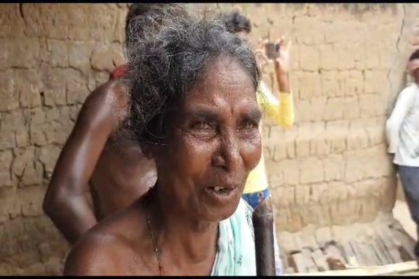 কোনও বিধিবদ্ধ সংস্থা/ পঞ্চায়েত/পৌরনিগম/পৌরসভার চাকরি থেকে মাসিক উপার্জন রয়েছে এমন মহিলারা পারবেন না আবেদন করতে। কোনও স্থানীয় স্বশাসিত সংস্থা / সরকার পোষিত শিক্ষা প্রতিষ্ঠান ইত্যাদি থেকে মাসিক উপার্জন রয়েছে, এমন মহিলারা আবেদন করতে পারবেন না ।