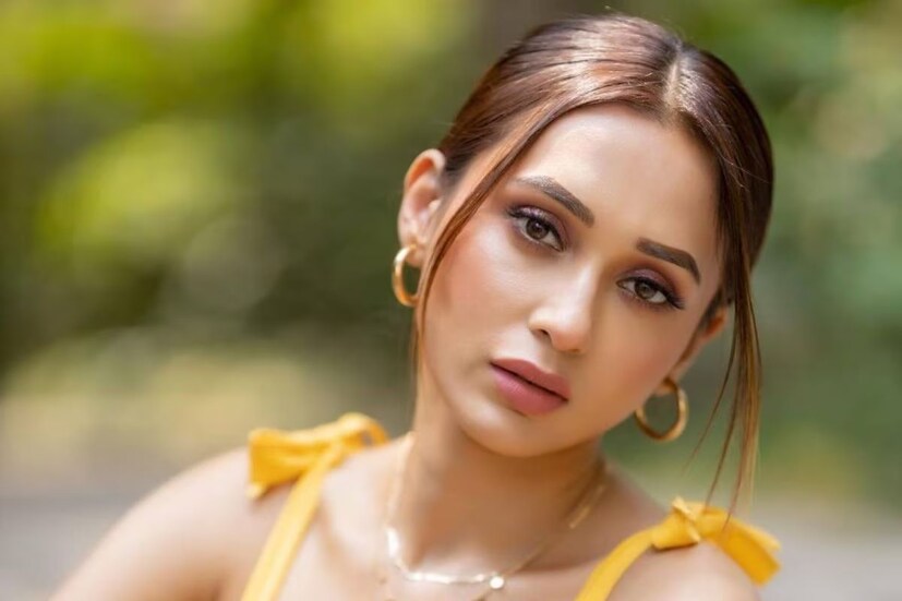 আবহাওয়ার যেভাবে ভোলবদল হচ্ছে, ঠান্ডা-বৃষ্টির কারণে অনেকেই অসুস্থ হয়ে পড়েছেন৷ মিমিরও কি তাই হয়েছে? তা নিয়ে চিন্তিত হয়ে পড়েছেন ভক্তরা৷