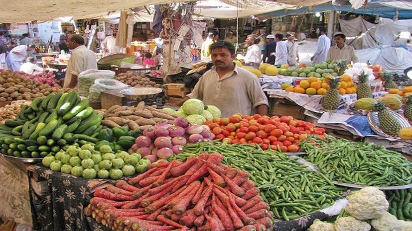 Vegetable Price Hike: তাদের দাবি, বিক্রি অত্যাধিক কমে গিয়েছে। যে কারণে সাধারণ ক্রেতারা সবজি কম কিনছে। অনেকের সন্দেহ ভবিষ্যতে সবডি চাষ আদৌ কেউ করবে তো! 
