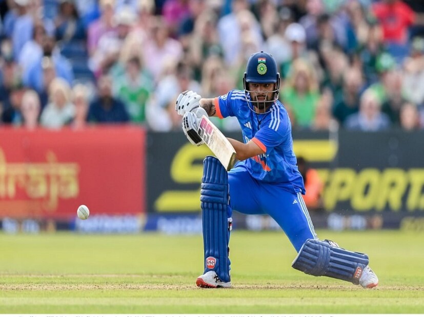 ফলে ২৫-মে-এর আগে ভারতীয় দলে পরিবর্তন হওয়ার সম্ভাবনা একেবারে উড়িয়ে দেওয়া যাচ্ছে না। সেক্ষেত্রে শুভমান গিল, কেএল রাহুল, রিঙ্কু সিং, ঋতুরাজ গায়কোয়াড়দের মধ্যে কারও ভাগ্য ফিরতেই পারে।