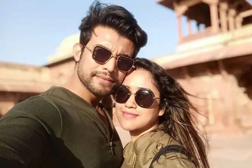 নায়িকার প্রেম জীবন নিয়েও চর্চার অন্ত নেই। টলিপাড়ার অন্দরে কান পাতলে শোনা যায় নানান ফিসফিসানি। 