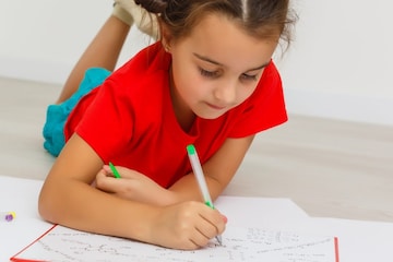 বাচ্চারা কেন উল্টো জুতো পরে? কারণ শুনলে হেসে উঠবেন! তবে নেপথ্যে আছে বিজ্ঞান বাচ্চারা কেন উল্টো জুতো পরে? কারণ শুনলে হেসে উঠবেন! তবে নেপথ্যে আছে বিজ্ঞান