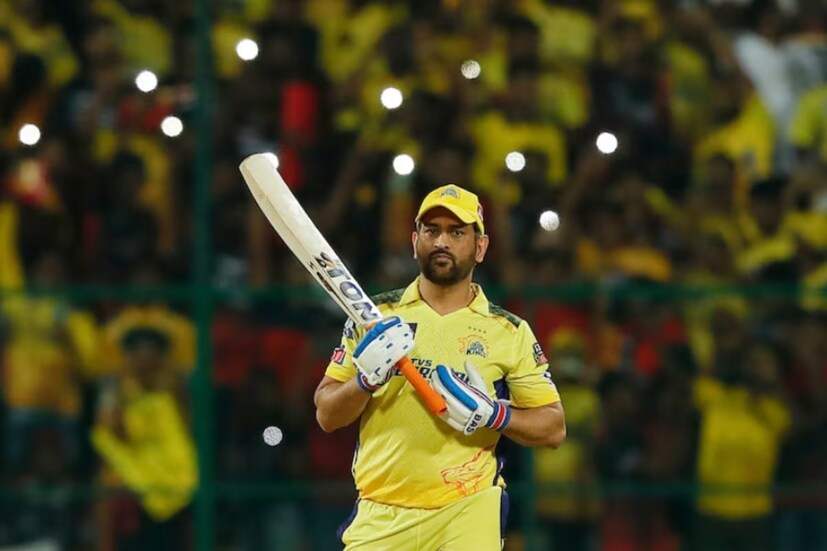 এই তালিকায় দ্বিতীয় স্থানে রয়েছেন চেন্নাই সুপার কিংসের হয়ে ৫ বার আইপিএল জয়ী অধিনায়ক এমএস ধোনি। প্রতিযোগিতার প্রথম মরশুম থেকেই খেলছেন তিনি। এখনও তিনিই অধিনায়ক। আইপিএল থেকে এখও পর্যন্ত ১৭৬ কোটি টাকা পেয়েছেন এমএসডি।