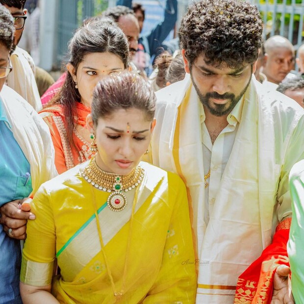২০২২ সালের জুন মাসে গাঁটছড়া বাঁধেন দক্ষিণী তারকা দম্পতি। মহাবালিপুরমে একটি অন্তরঙ্গ বিয়ের অনুষ্ঠান ছিল৷ রজনীকান্ত, শাহরুখ খান, অজিত কুমার, বিজয় সেতুপতি-সহ একাধিক তারকা সেই বিয়েতে উপস্থিত ছিলেন।