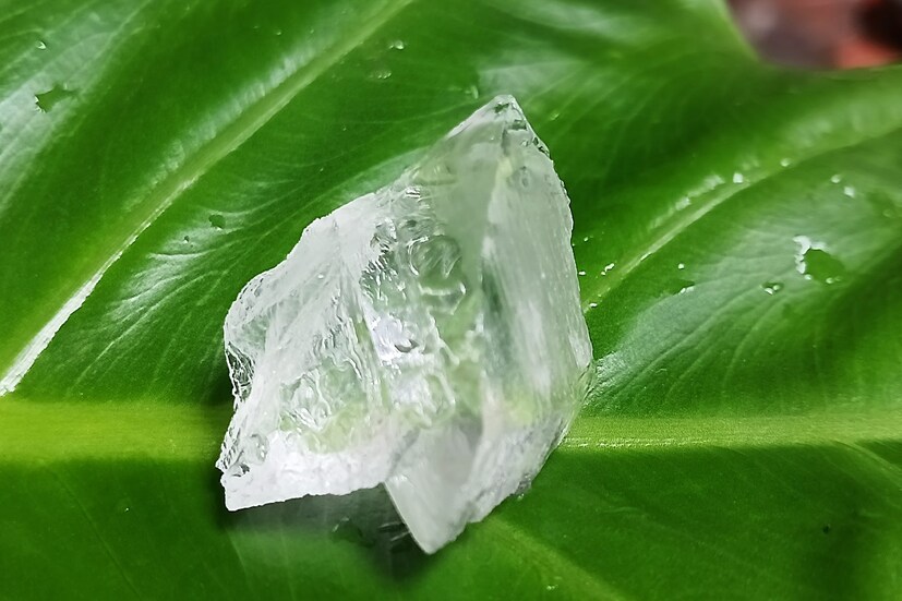 Benefits of Fitkari: প্রাকৃতিক প্রিজারভেটিভ- আচারে ফিটকারি মেশালে অনেক দিন রেখে দিলেও তা নষ্ট হয়ে যায় না বলেই মনে করা হয়। আগে এভাবে অনেকে ঘরে আচারে বানাতেন।